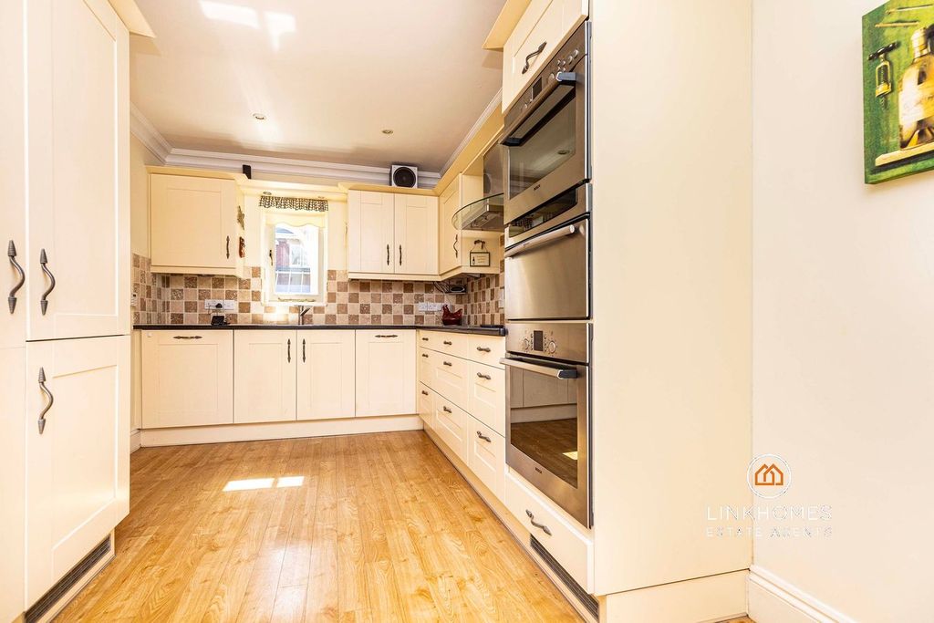 Property photo 3 of 42