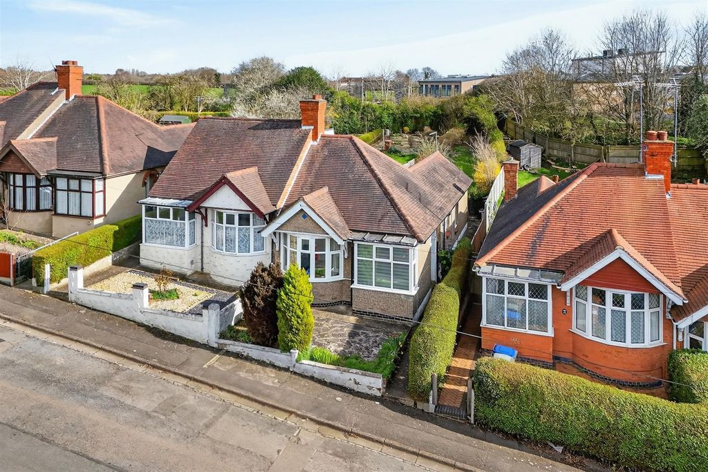 Property photo 1 of 17 156Ruskinrdweb03.Jpg