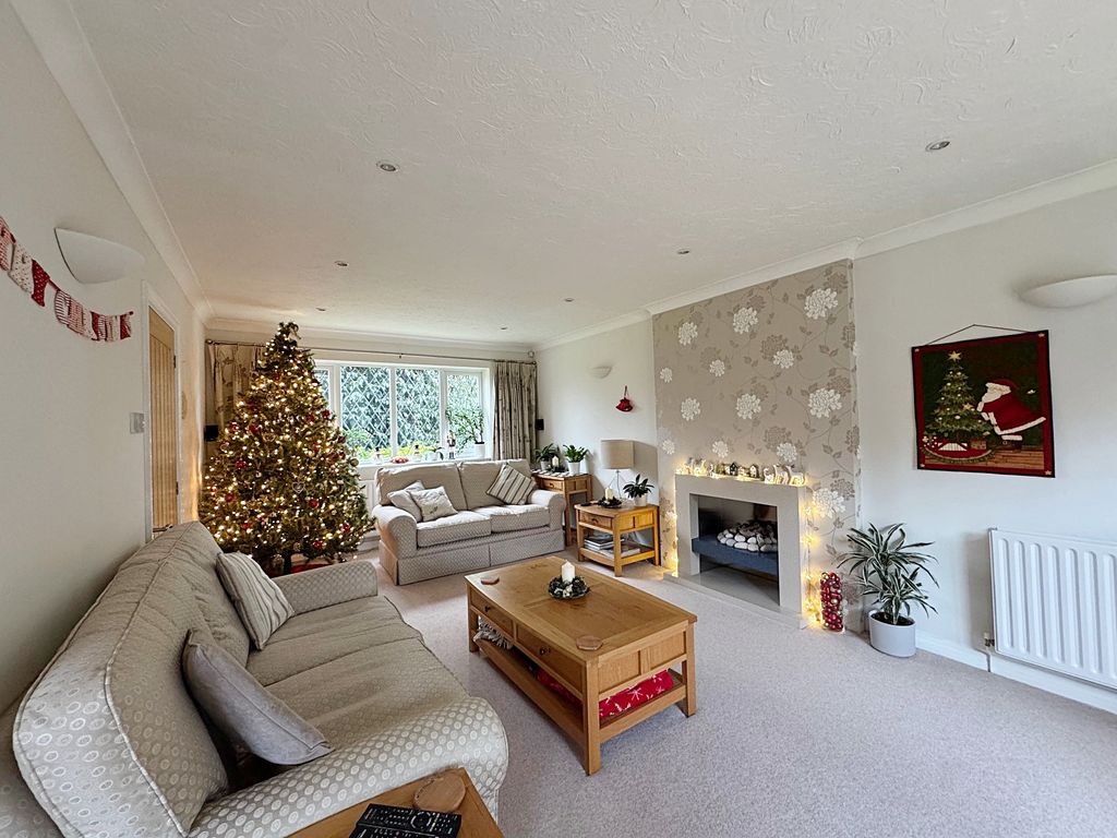 Property photo 2 of 28 Xmas Lounge