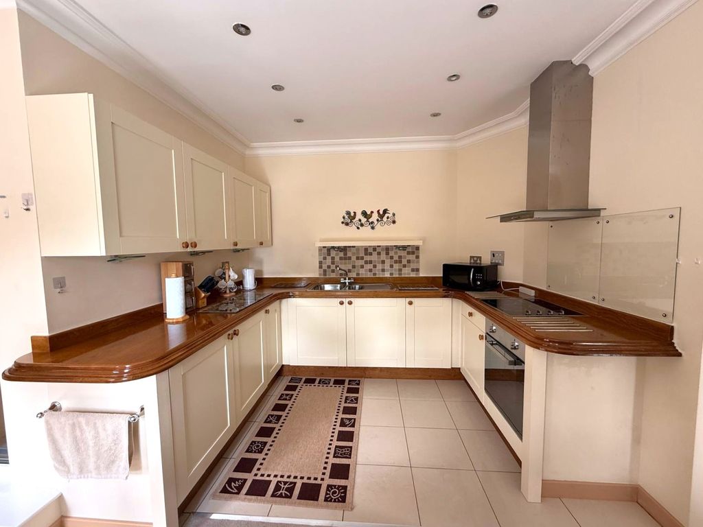 Property photo 3 of 14 Kitchen