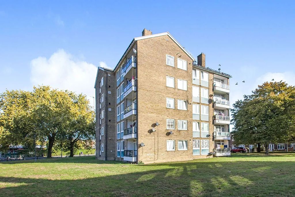 Property photo 2 of 8