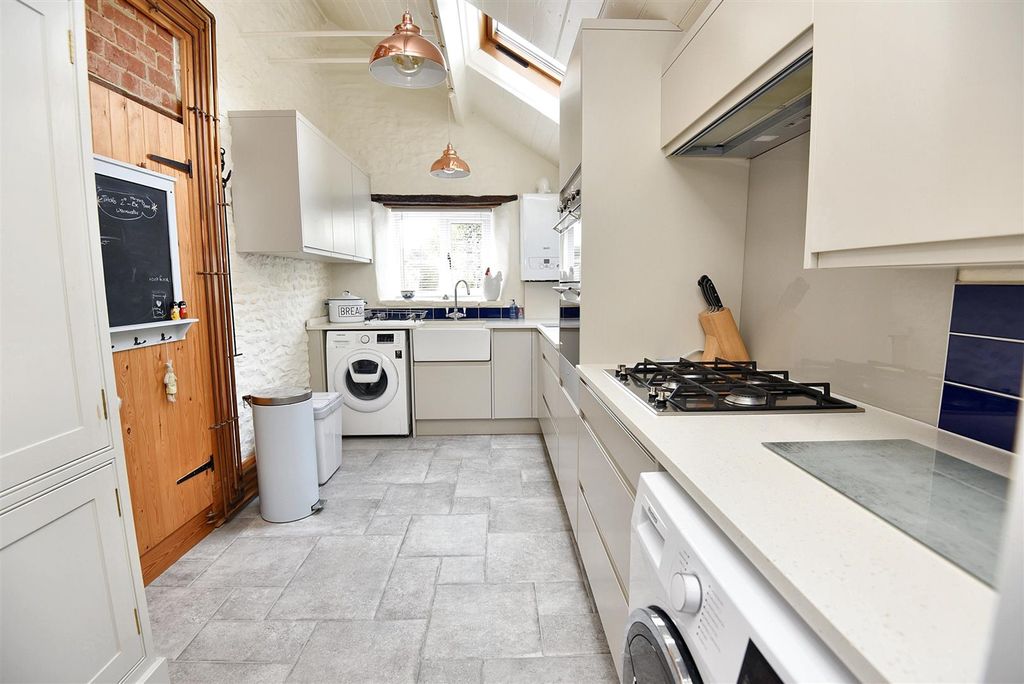 Property photo 3 of 13 Kitchen