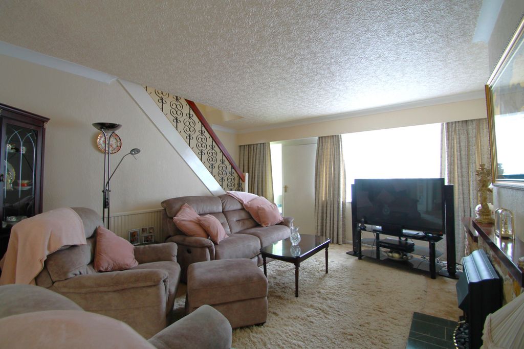 Property photo 3 of 26 Living Room