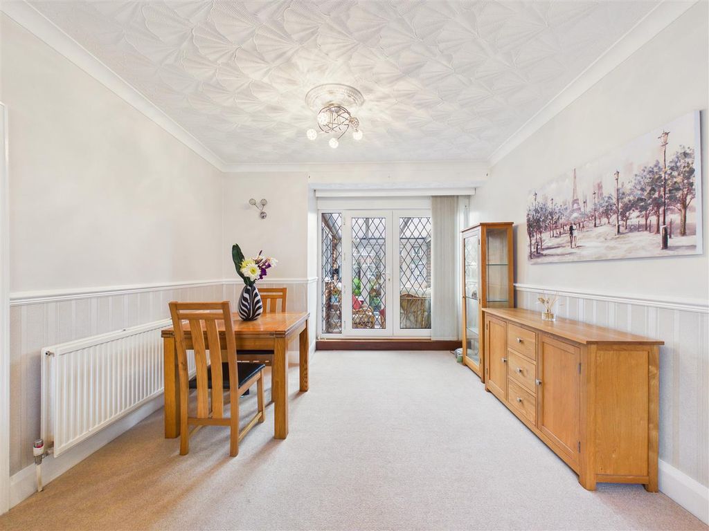 Property photo 3 of 17 Cam05193G0-Pr0104-Still005.Jpg