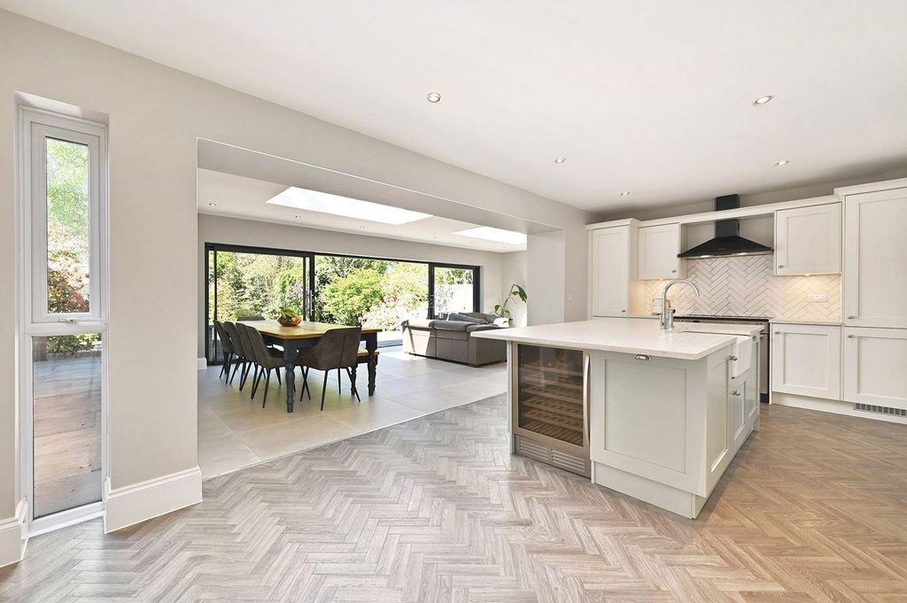 Property photo 3 of 36