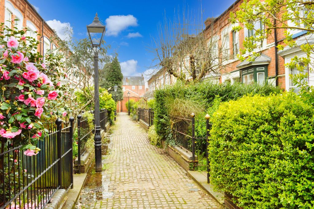 Property photo 3 of 11