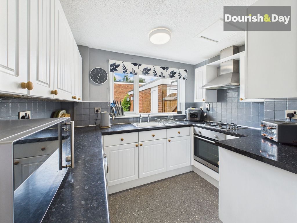 Property photo 3 of 19 Kitchen