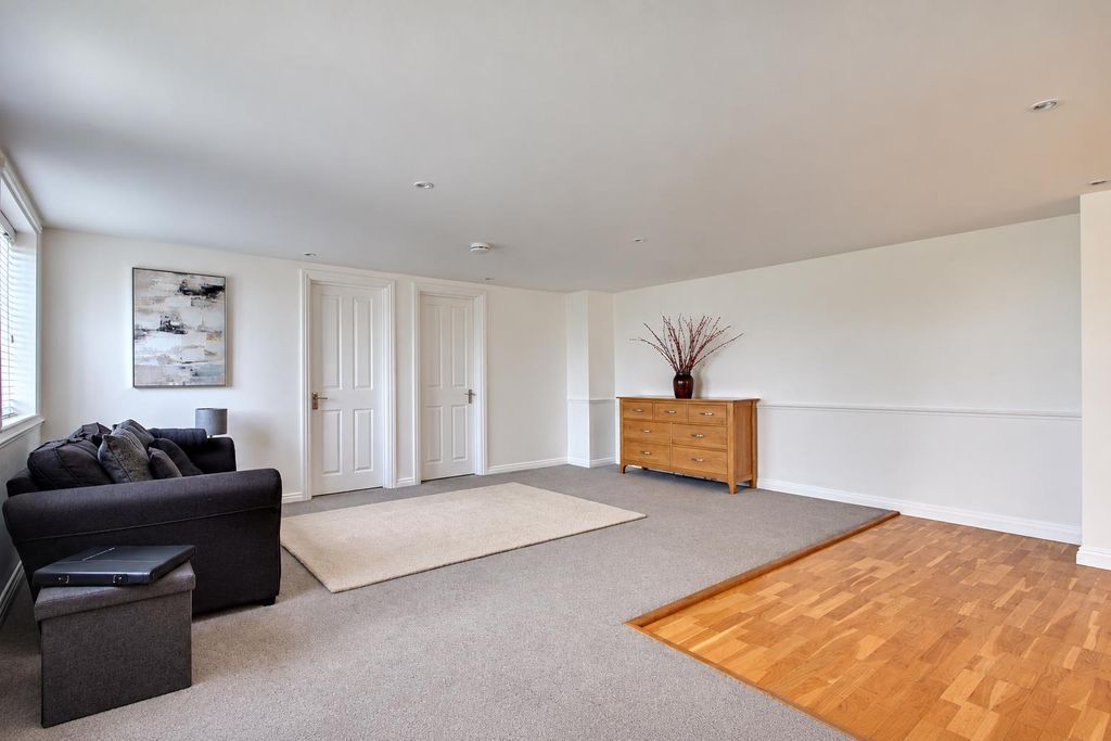 Property photo 1 of 9 Internal