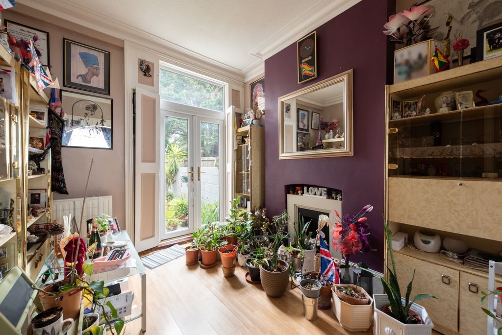 Property photo 3 of 17 3310243