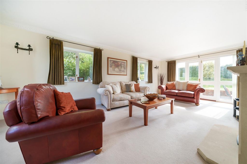 Property photo 3 of 23 Sitting Room