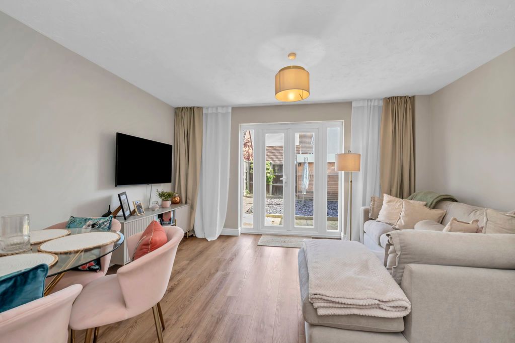 Property photo 2 of 14 Sitting/Dining Room