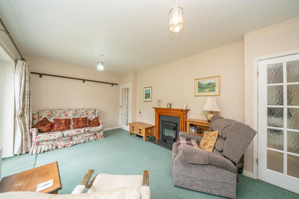 Property photo 3 of 11 5-Fouracres-Walk-5601