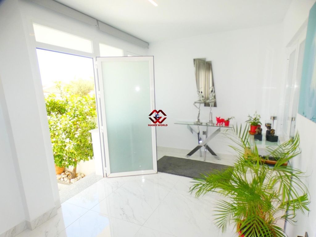 Property photo 2 of 50