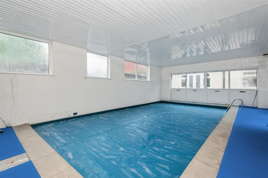 Property photo 2 of 11 112 Hook Road17.Jpg