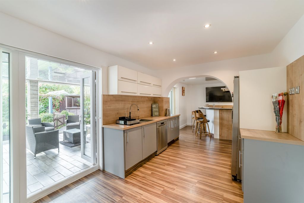 Property photo 2 of 26