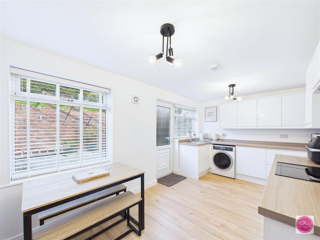 Property photo 2 of 24 Hawthorn Cresent, Stapenhill (19).Jpg