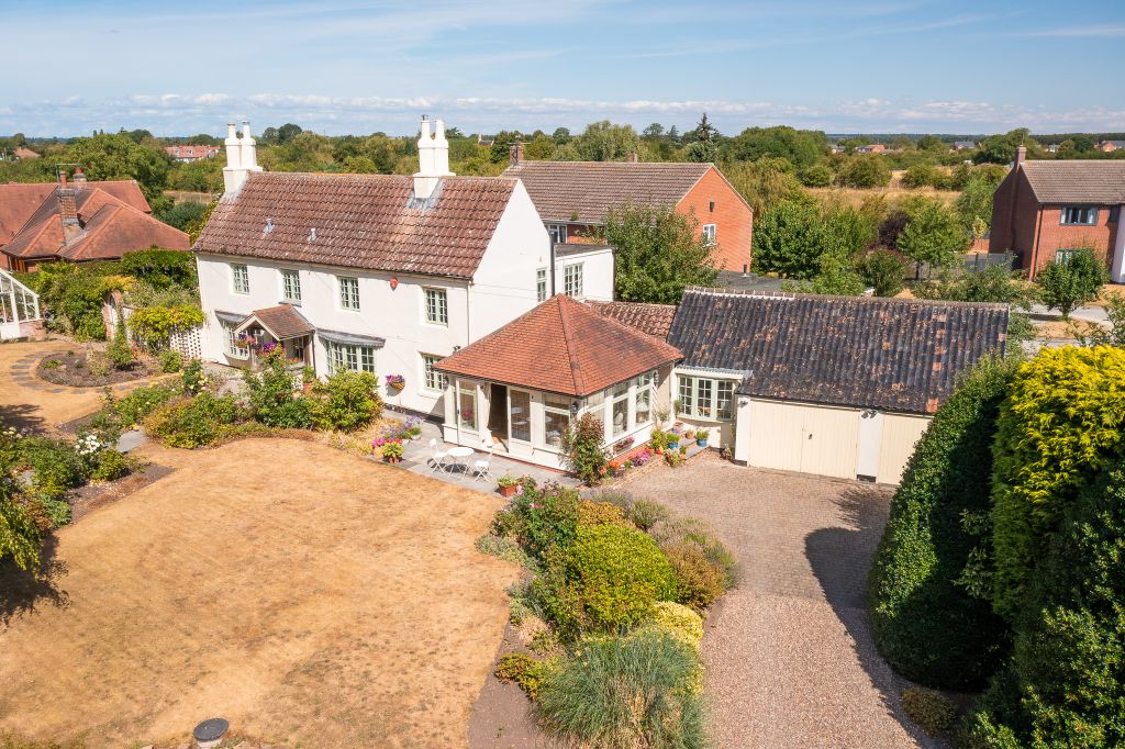 Property photo 1 of 38 Setting 
