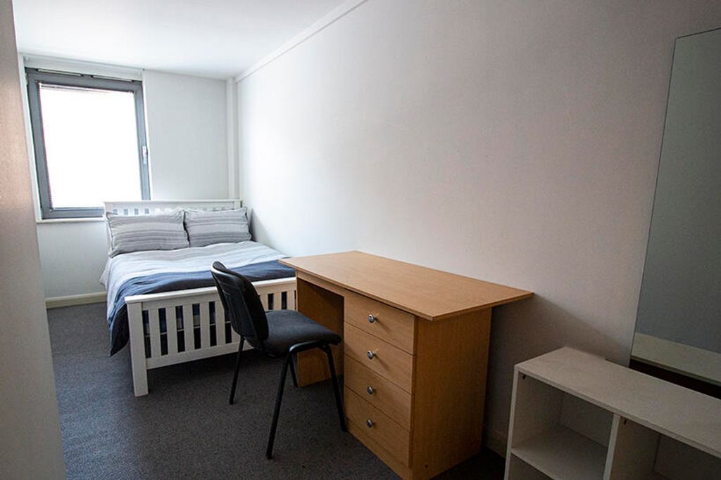 Property photo 3 of 5 A Bright And Inviting Double Bedroom Featuring A c...