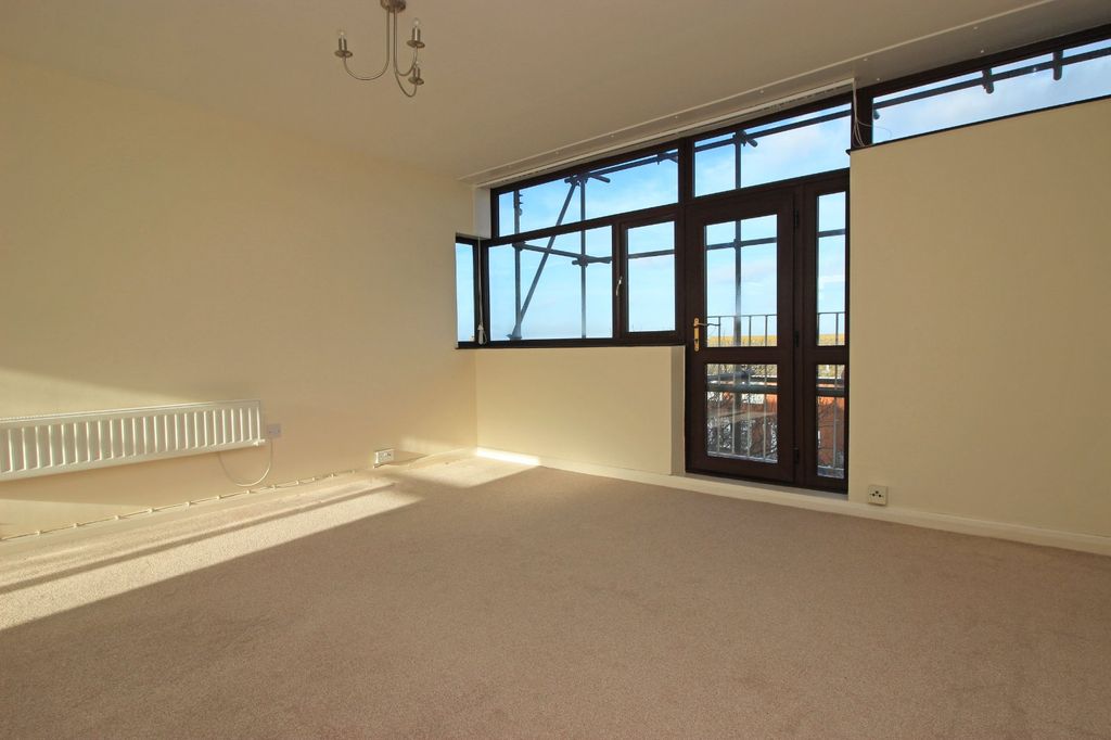 Property photo 3 of 12 Picture 3