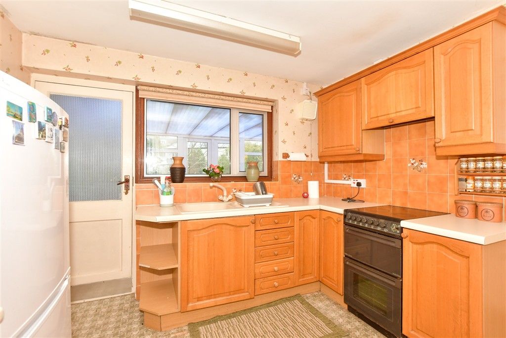 Property photo 3 of 10 Kitchen