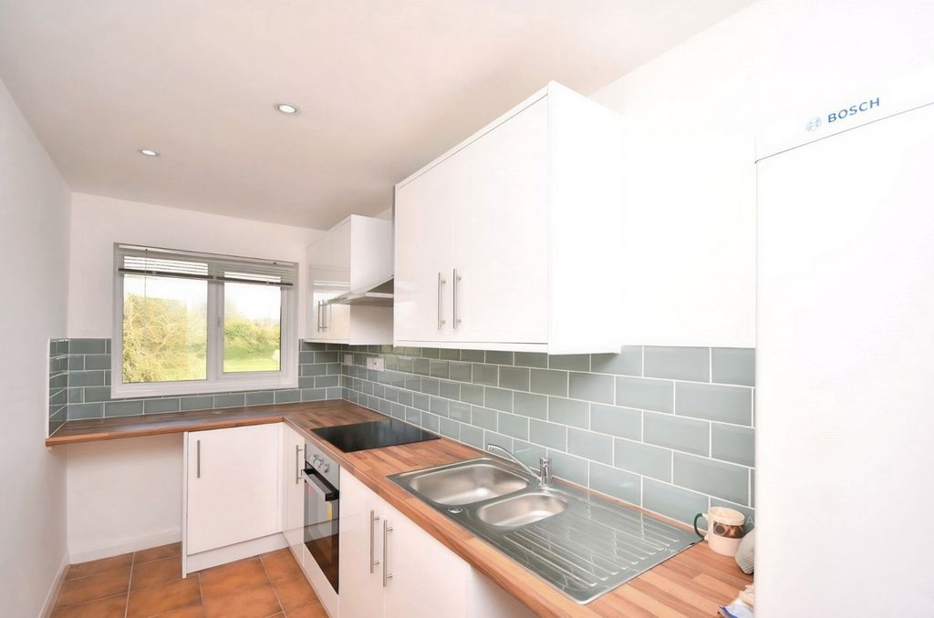 Property photo 2 of 7 Pbox-Img.Jpg