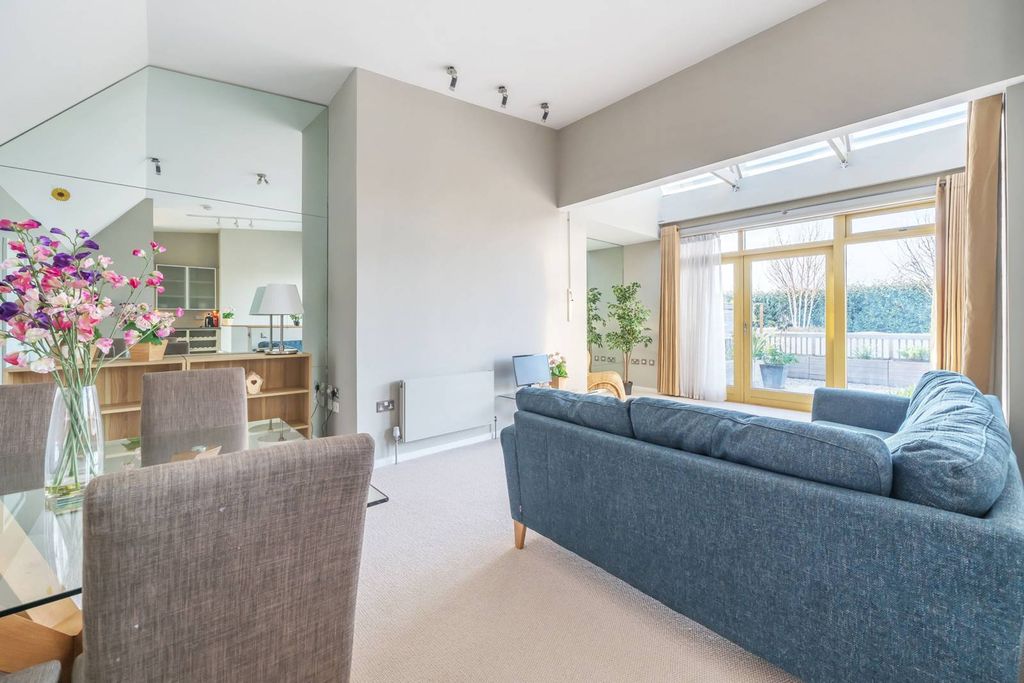 Property photo 2 of 19