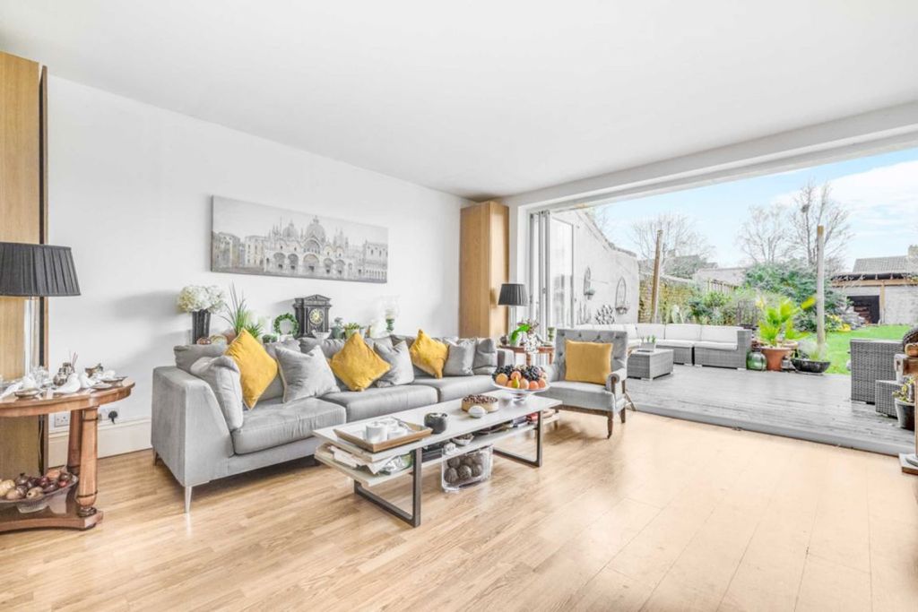 Property photo 2 of 7