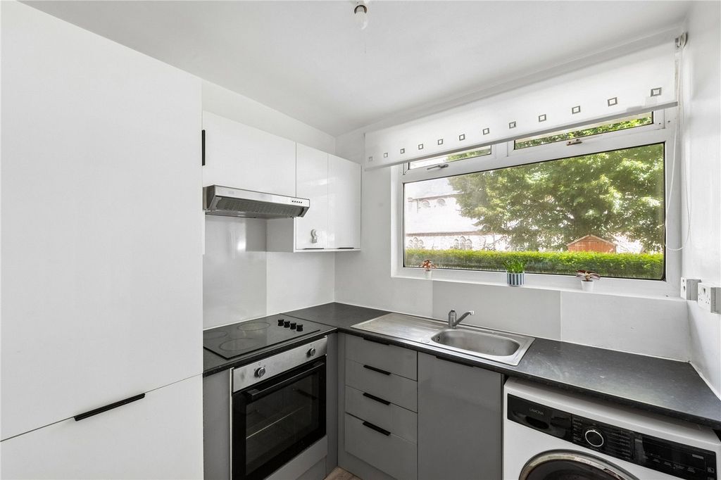 Property photo 2 of 12 Picture No. 05