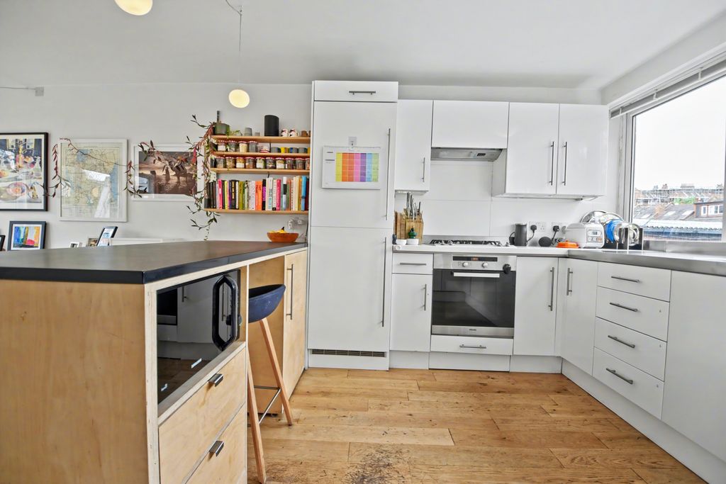 Property photo 3 of 18