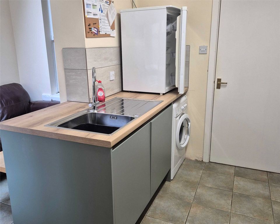 Property photo 3 of 15 Kitchen