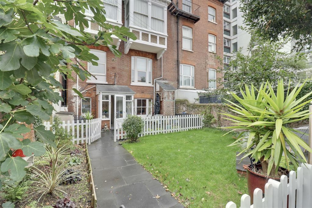 Property photo 3 of 17 14Bb91E6-82A9-4798-8278-760990A87D14_1_201_A.Jpeg