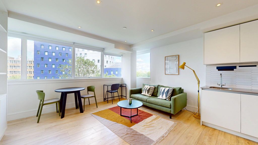 Property photo 1 of 17 Living Room
