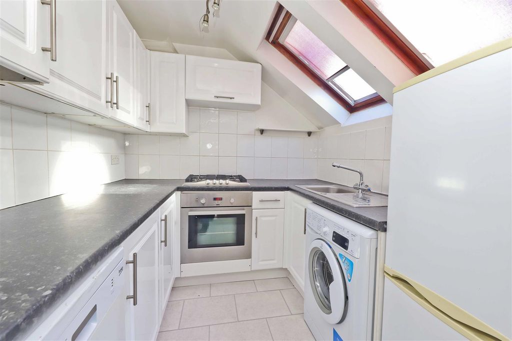 Property photo 3 of 10 Kitchen