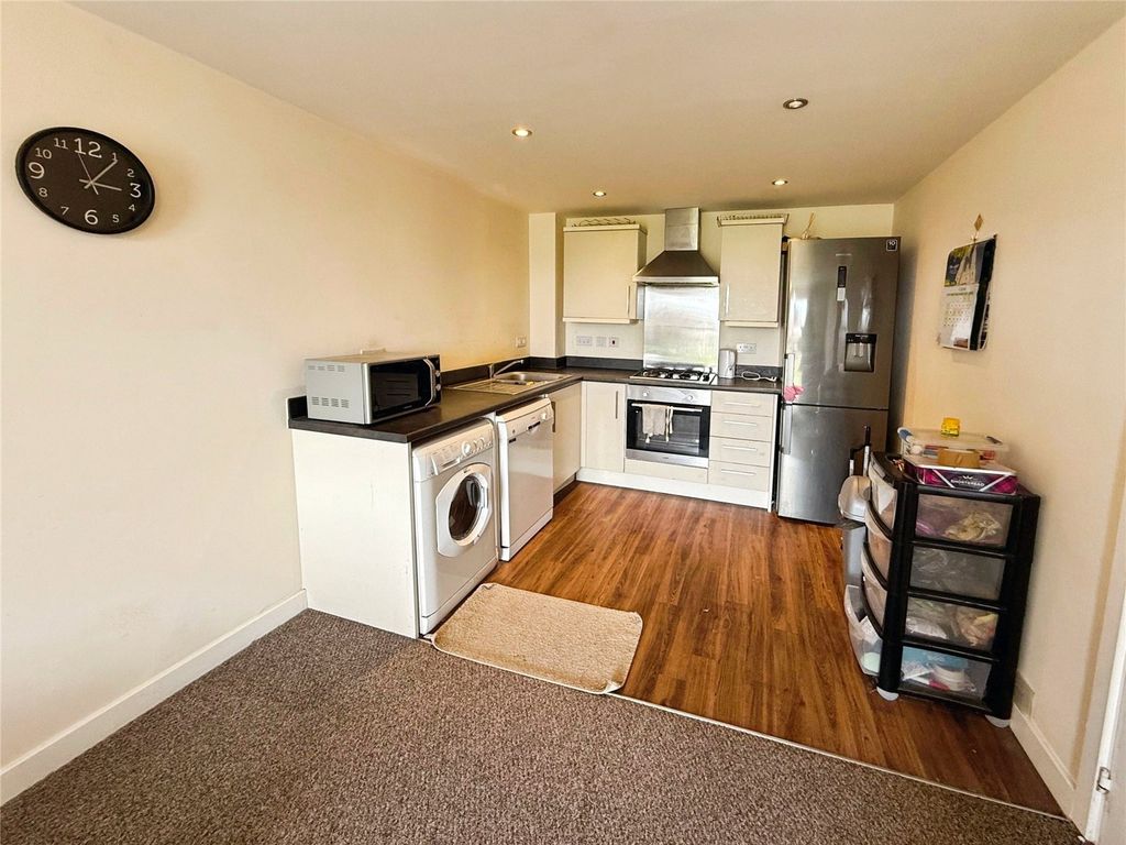 Property photo 3 of 9 Kitchen