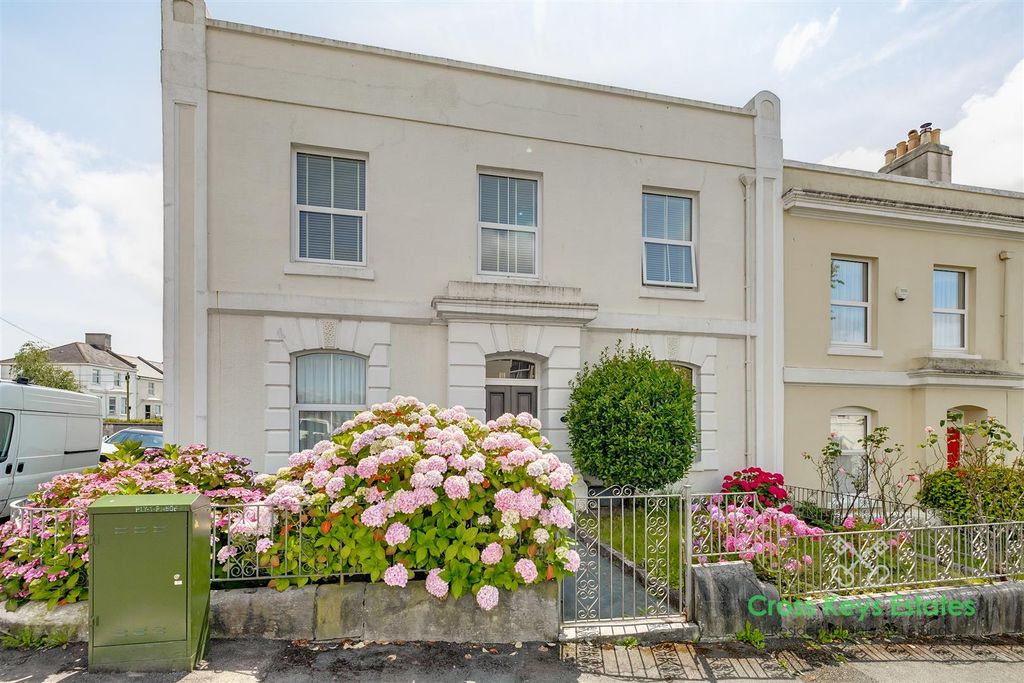 Property photo 1 of 67 Stoke