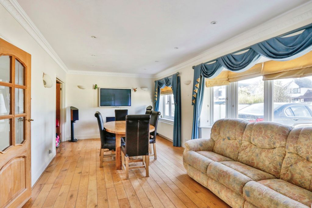 Property photo 2 of 25 Lounge