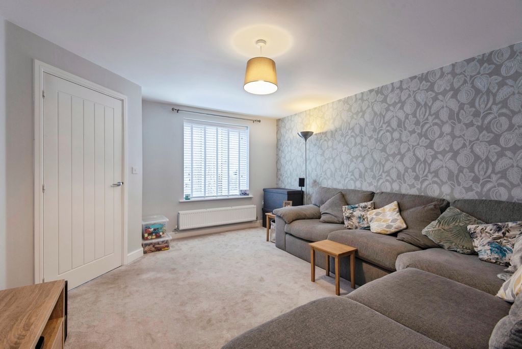 Property photo 2 of 15 Pbox-Img.Jpg