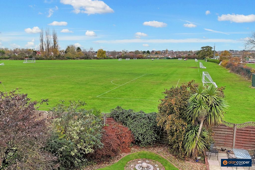 Property photo 2 of 29 3976074