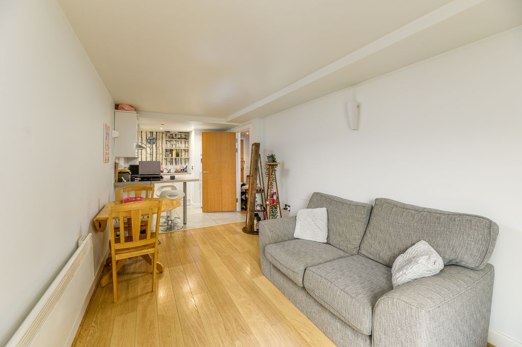 Property photo 3 of 16 10