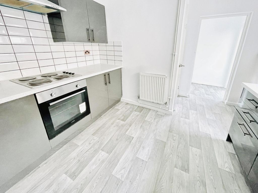 Property photo 2 of 11 Kitchen