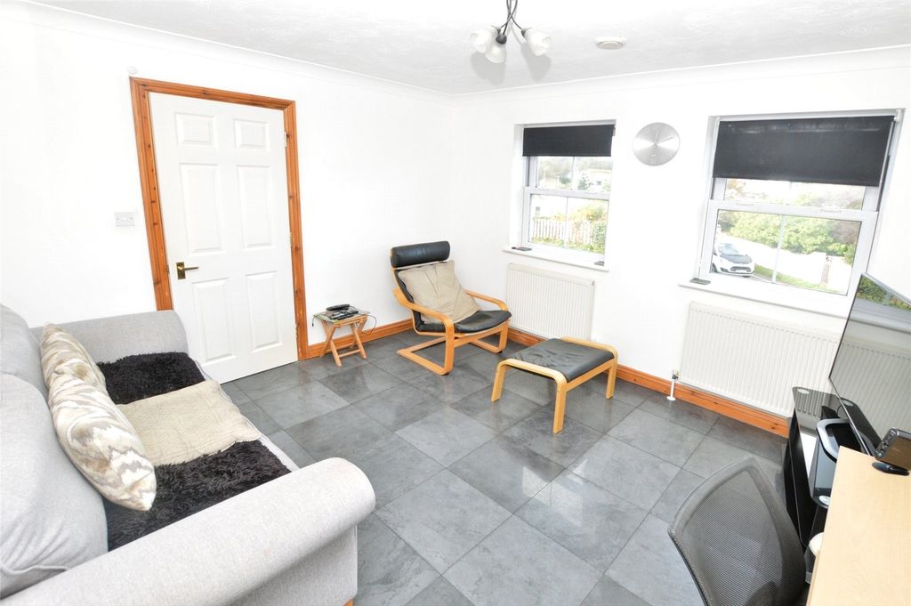 Property photo 3 of 12 3 - Picture No. 37