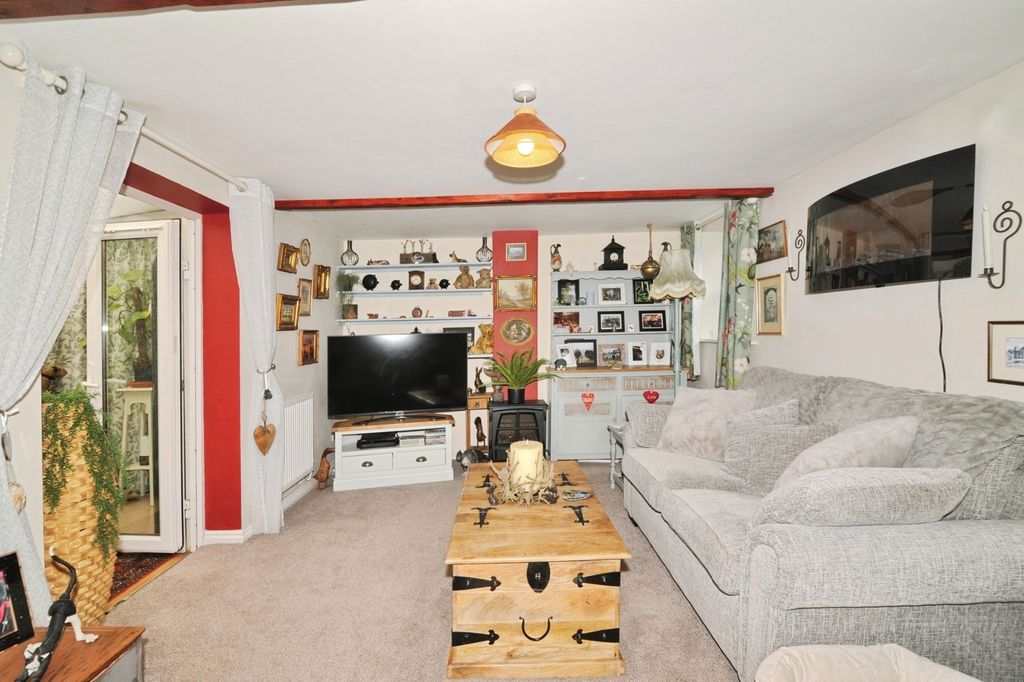 Property photo 3 of 20 Living Room
