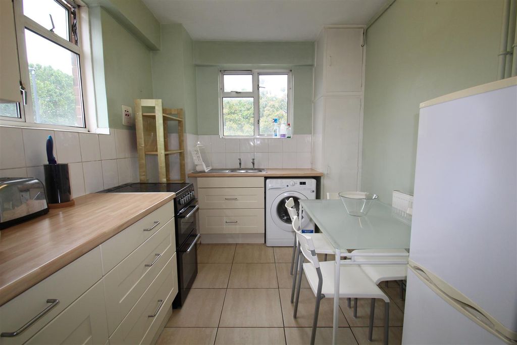 Property photo 2 of 14 Kitchen