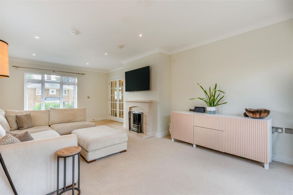 Property photo 2 of 26 8705781-Interior05.Jpg