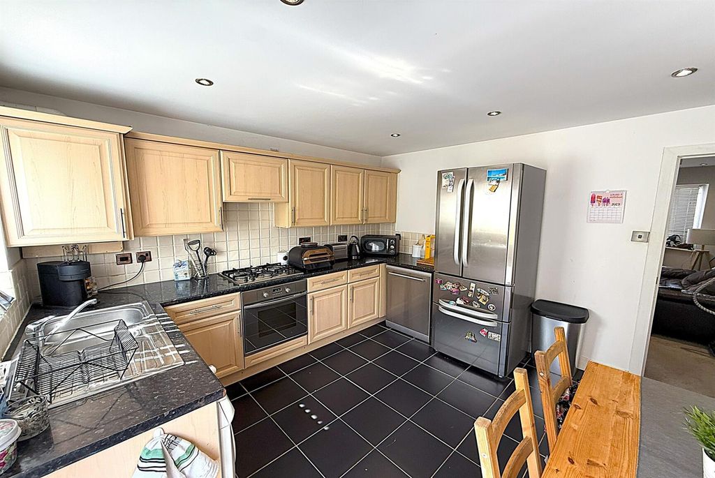 Property photo 3 of 13 Kitchen 2.Jpg