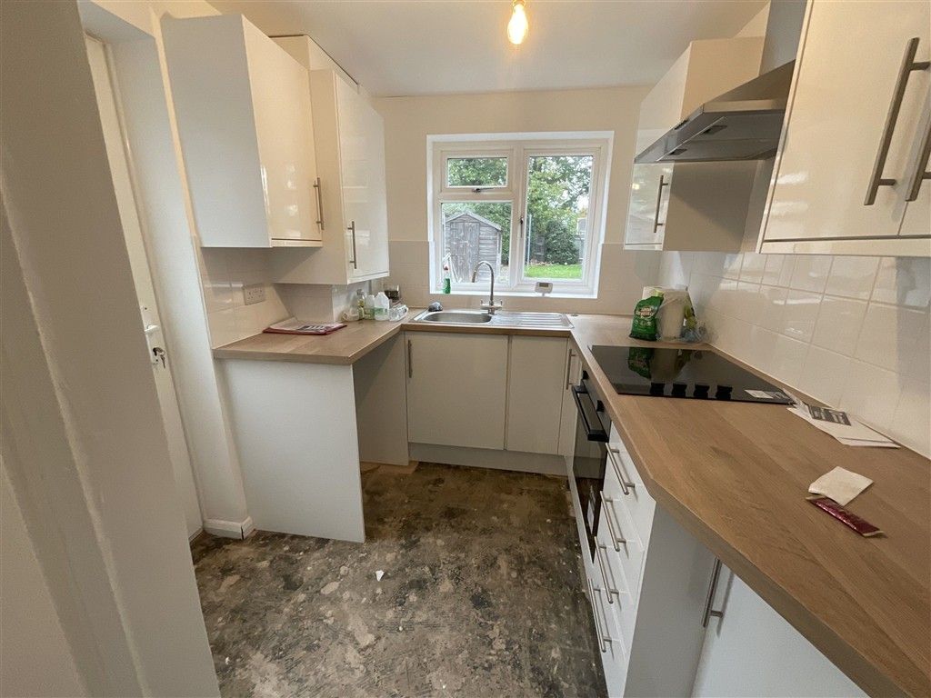 Property photo 2 of 11 Kitchen