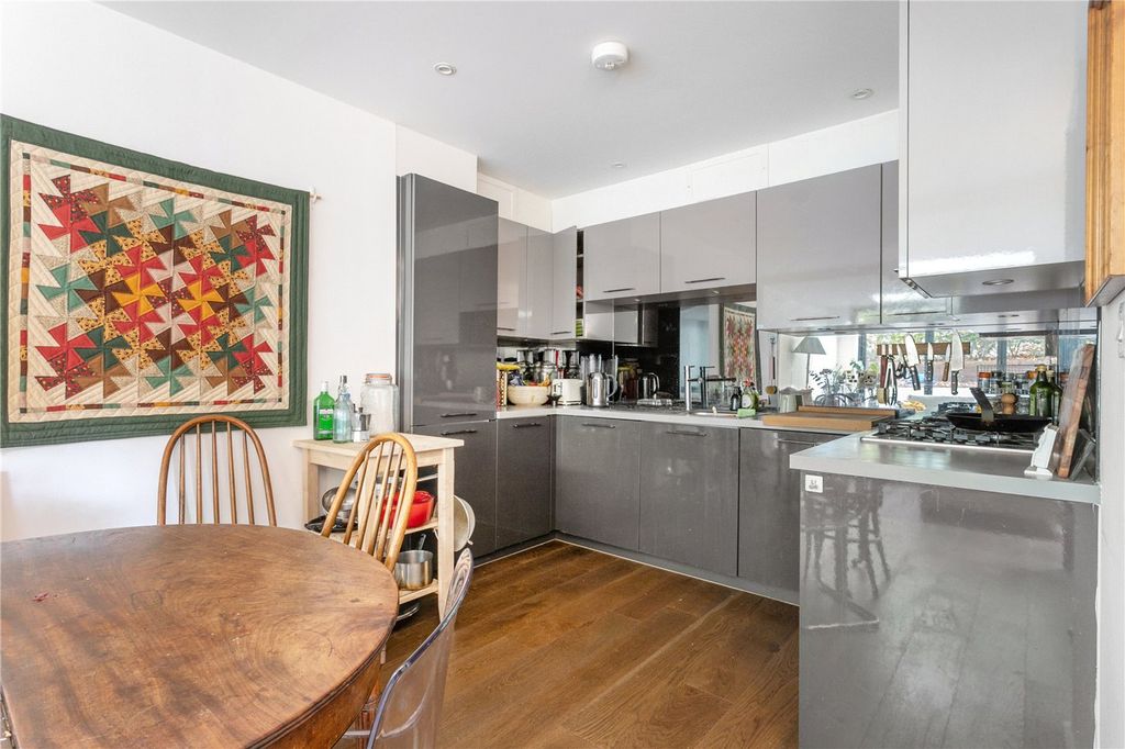 Property photo 2 of 12 Picture No. 18