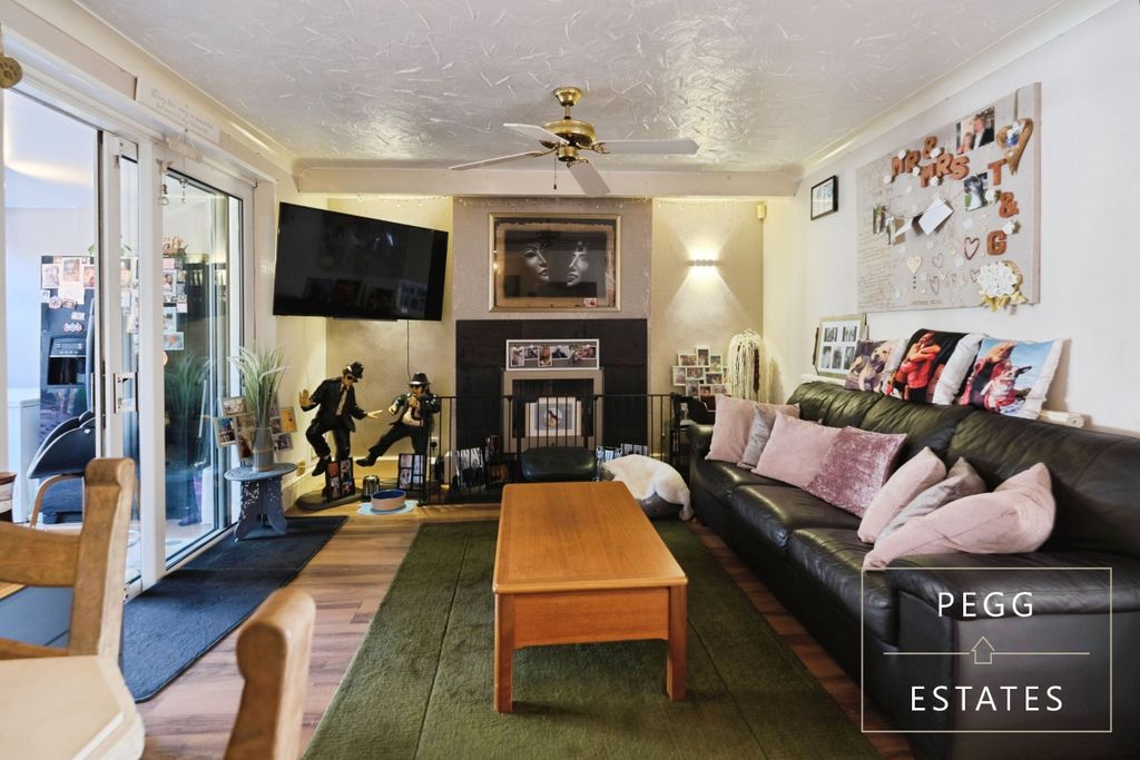 Property photo 2 of 25