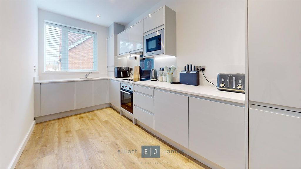 Property photo 3 of 14