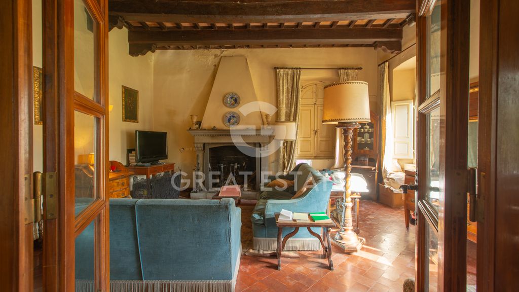 Property photo 2 of 36 Interiors